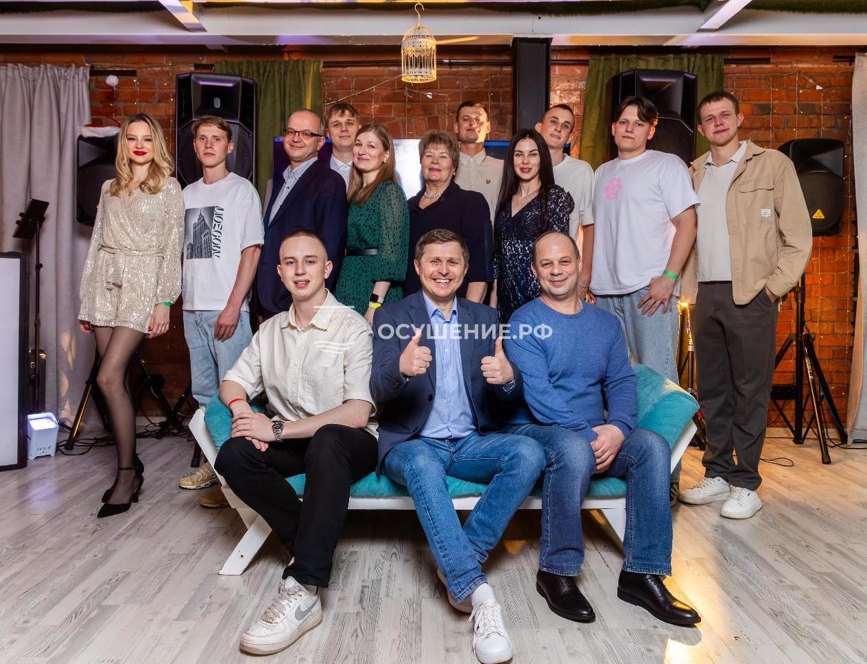 С наступающим Новым 2026 годом и Рождеством!